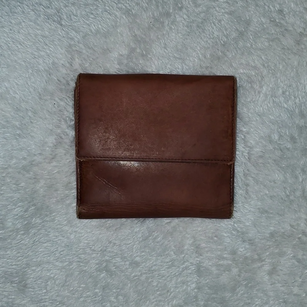 Gucci Compact Wallet with Piston Lock